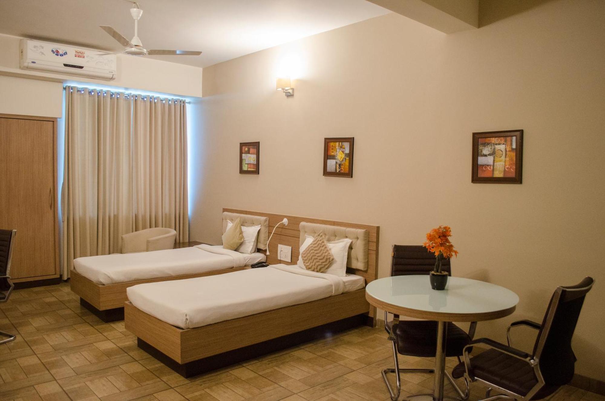 Hotel Genista Inn Ранчи Екстериор снимка