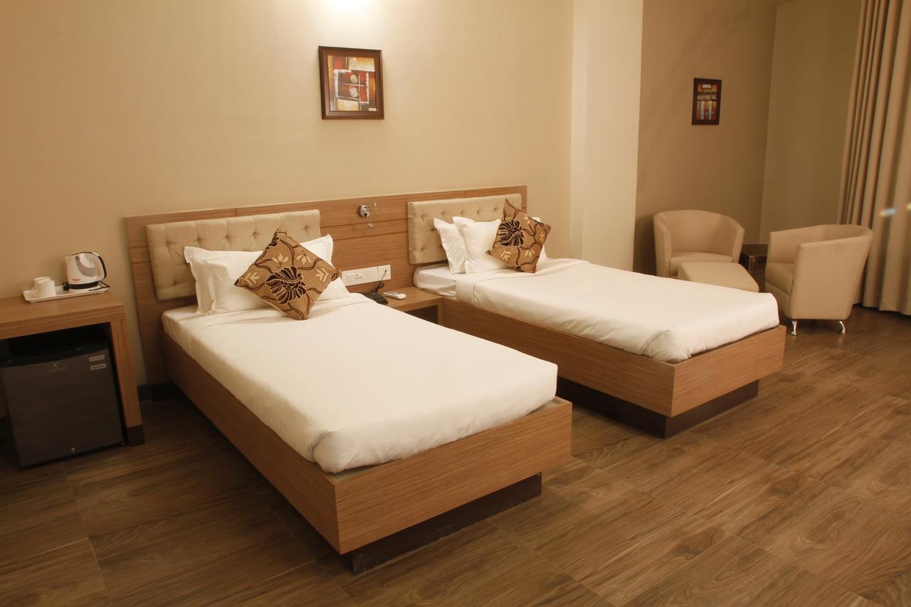 Hotel Genista Inn Ранчи Екстериор снимка