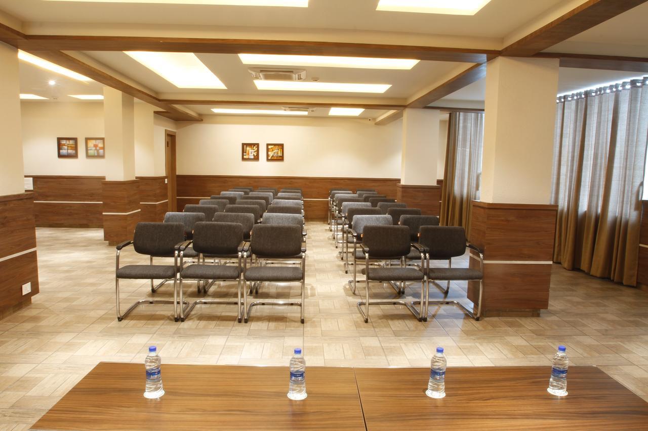 Hotel Genista Inn Ранчи Екстериор снимка