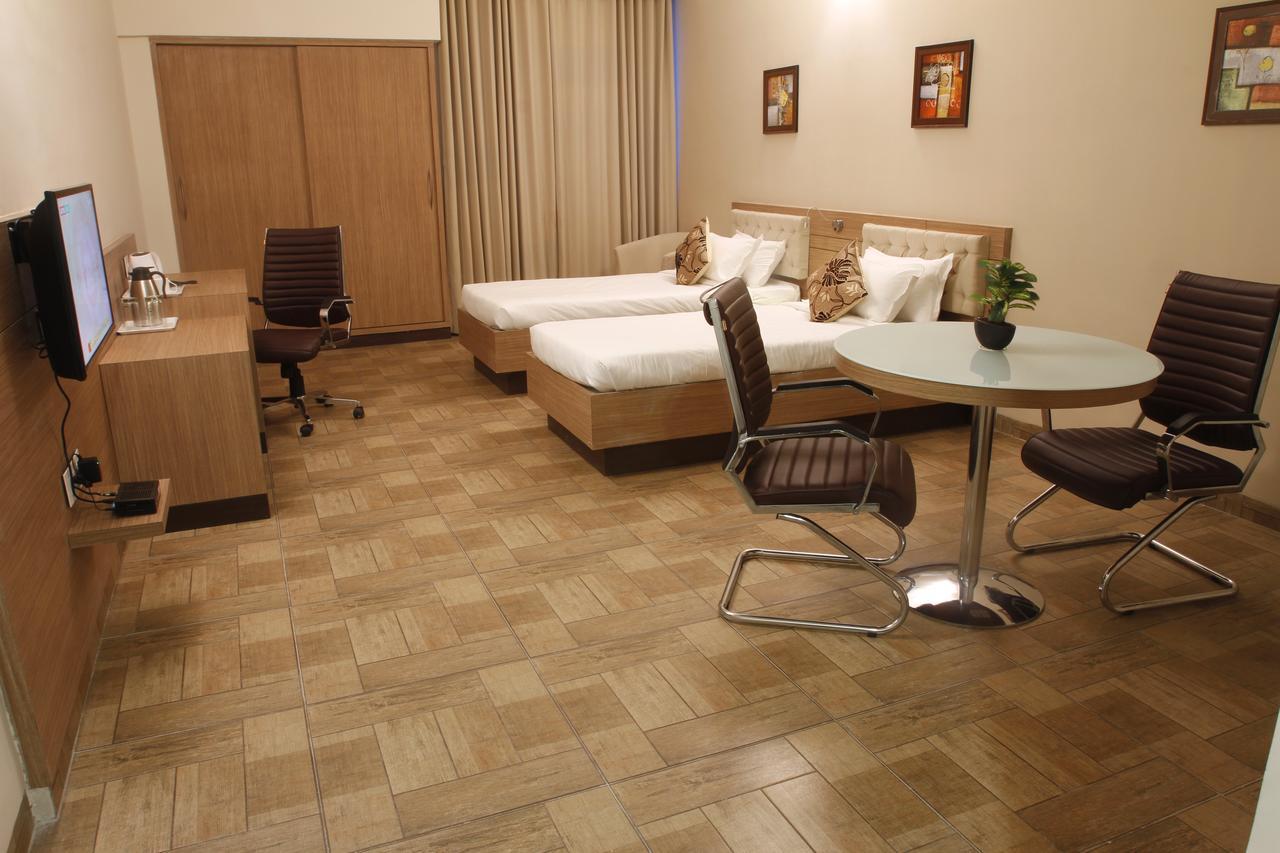 Hotel Genista Inn Ранчи Екстериор снимка