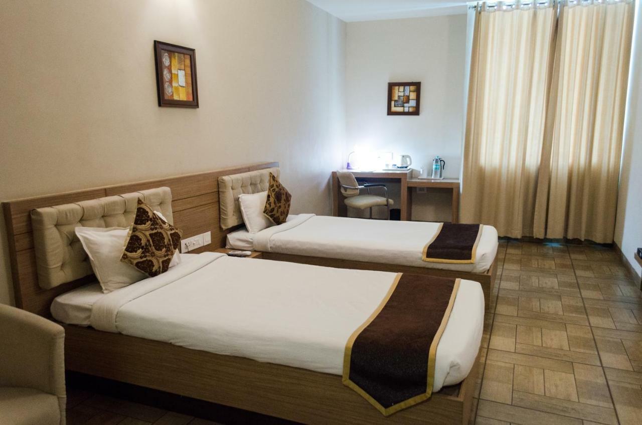 Hotel Genista Inn Ранчи Екстериор снимка