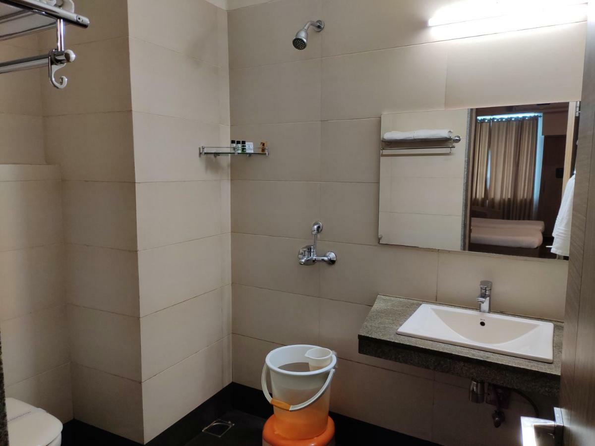 Hotel Genista Inn Ранчи Екстериор снимка