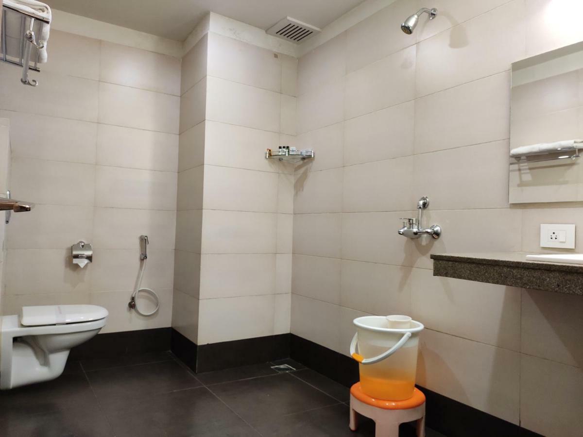 Hotel Genista Inn Ранчи Екстериор снимка